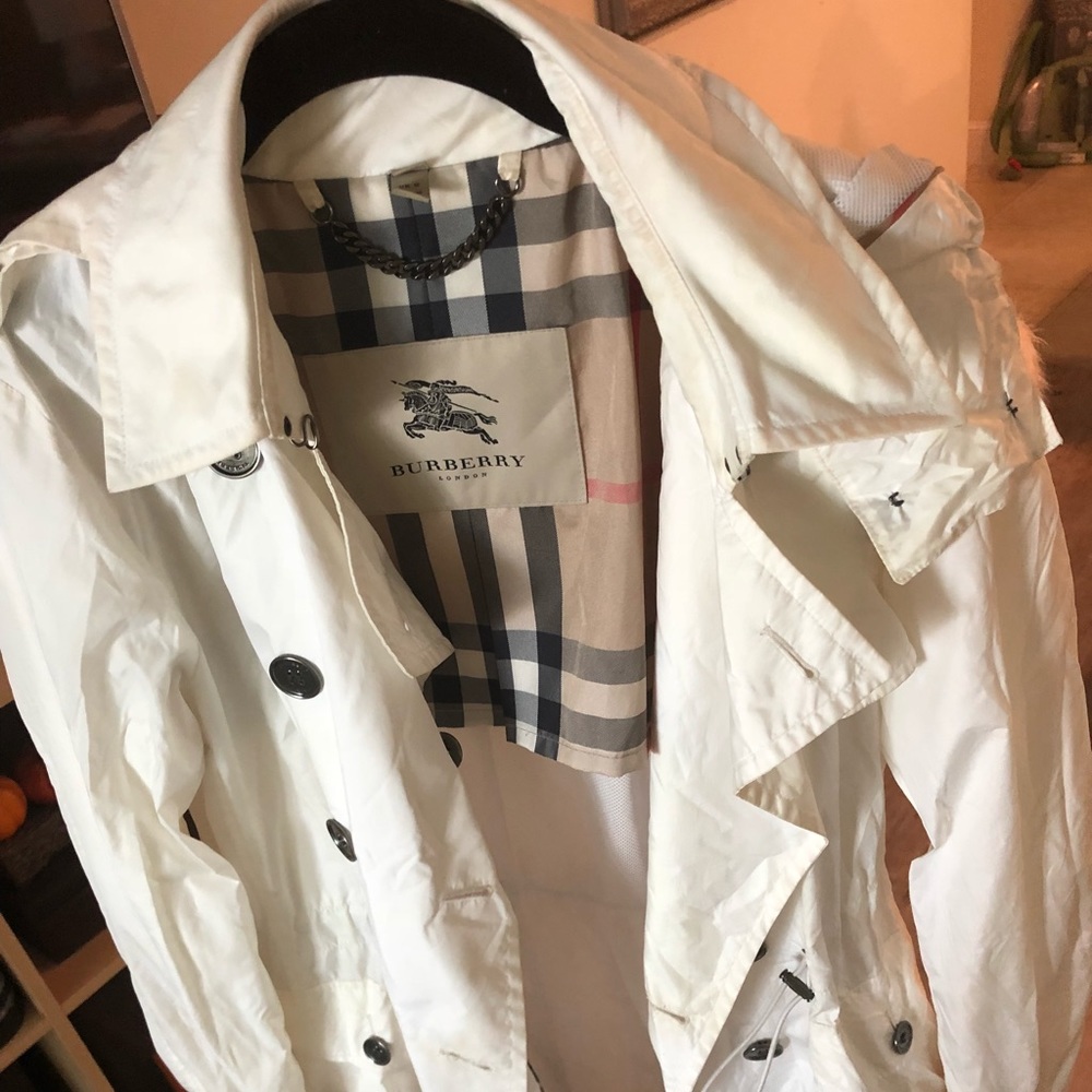 Burberry trench rain coat ivory, off- white